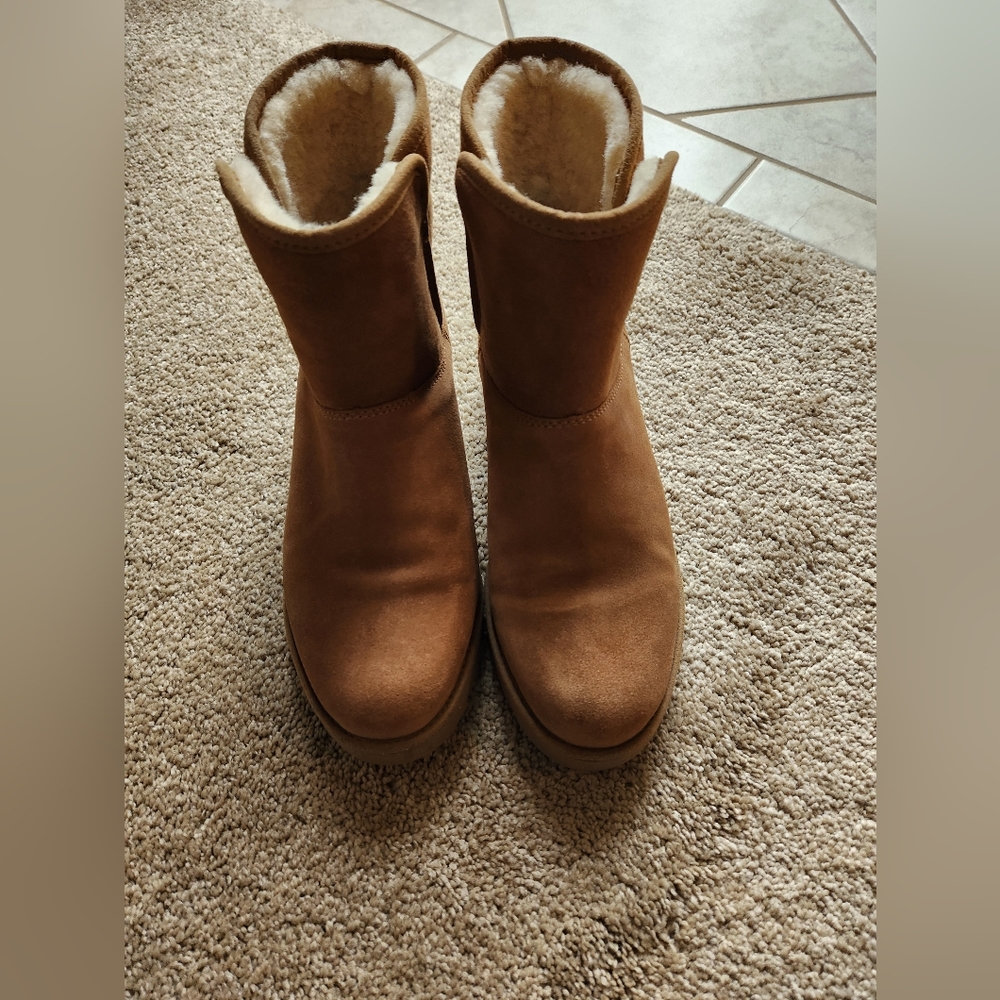 Womens UGG Kristen in EUC..Size 8M
